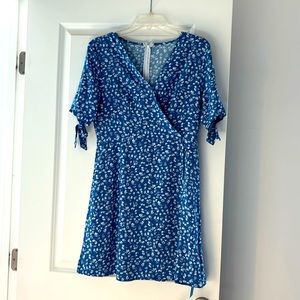Blue sundress with three-quarter length sleeves